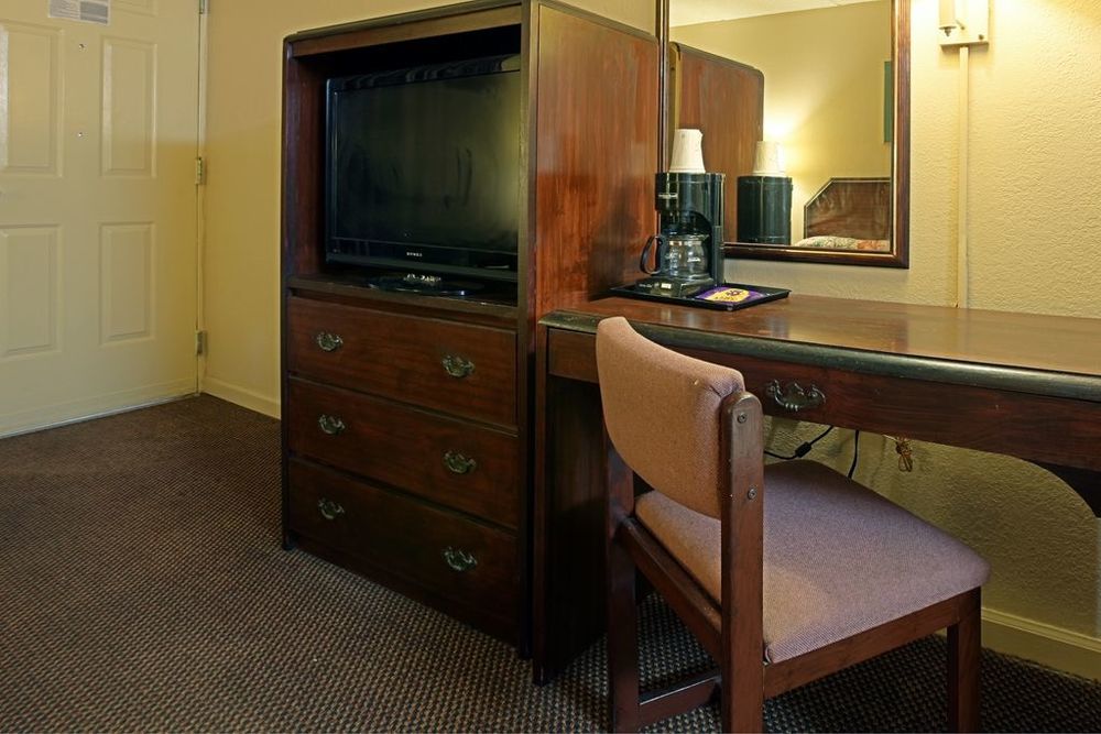Americas Best Value Inn Bainbridge Room photo